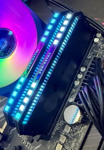 Kit Memória DDR4 32gb(2x16gb) Corsair Dominator Platinum 3200mhz RGB- Loja física