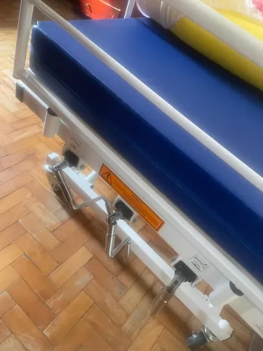 Cama Hospitalar manual e cadeira de banho