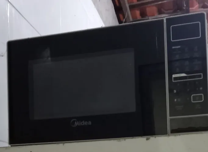 MICROONDAS 20 LITROS MIDEA PARA CONSERTO OU RETIRADA DE PEÇAS !!!