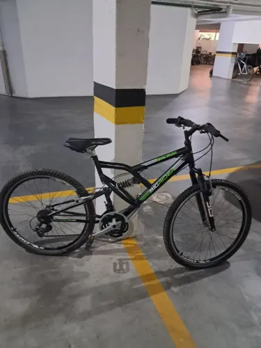 01 bike adulto Mormaii aro 26 nova, nunca utilizada. Precisa somente ajustes de bike nova.