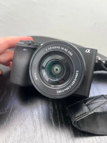 Câmera Sony A6400 Mirrorless Com Lente 16-50mm/ 3 Baterias (Usado)