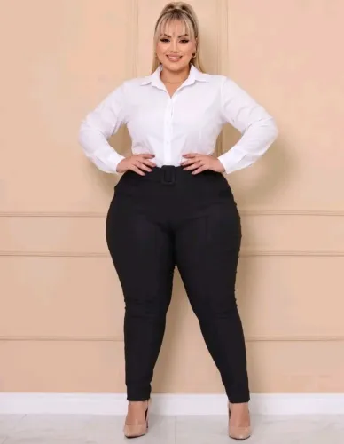 Calça preta em bergaline
