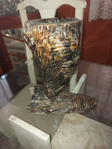 Escultura Rústica em madeira Bruta Pesada 27 cm de altura 13 cm de largura