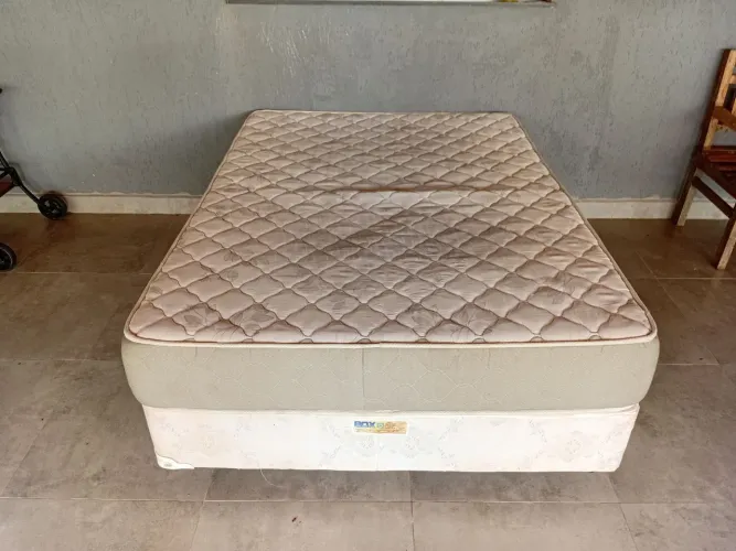Vendo cama de casal padrão entrego