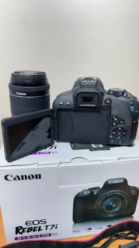 Vendo Canon EOS Rebel T7i + Lente 18-55mm IS STM