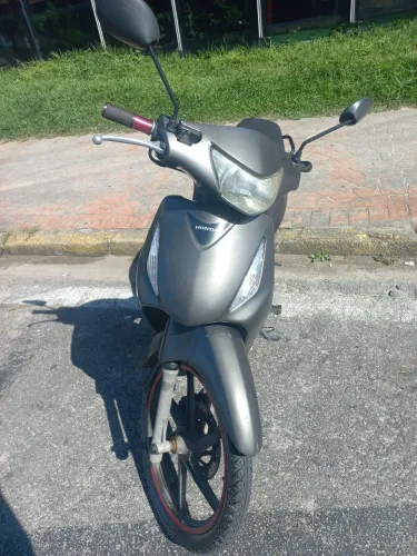 Biz 125 partida elétrica e pedal.