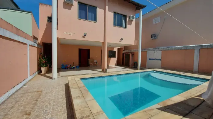 CASA CONTEMPORÂNEA EM CONDOMÍNIO FECHADO CONFORTO, SOFISTICAÇÃO E PRIVACIDADE!