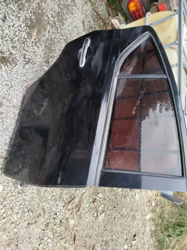 Porta direita traseira versa