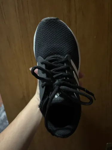 Tênis adidas