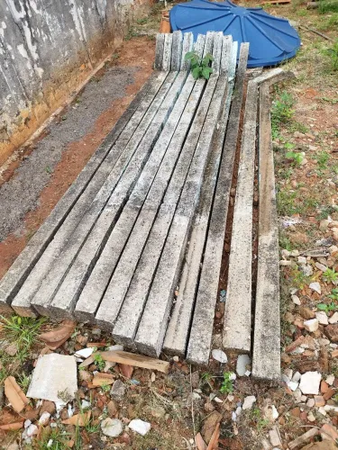 Vendo 20 potinhos curvados para alambrado ótimo estado...