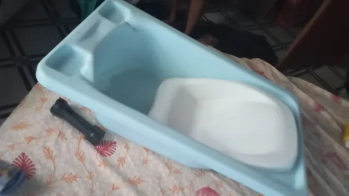 BANHEIRA DE BEBÊ COM PÉ