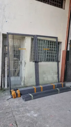 Porta com persiana integrada 2,55x2,45