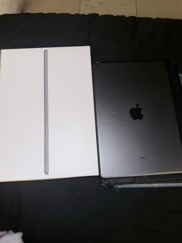 Ipad 9° geração grafite seminovo com caixa + cabo + case com teclado + capinha 