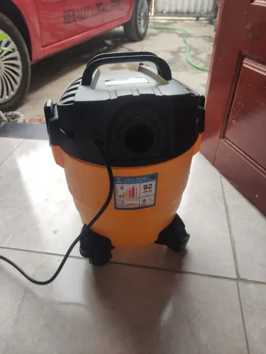 Aspirador de pó e água 