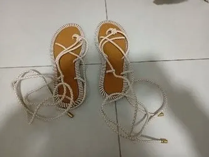 Sandália rasteira amarracao Schutz