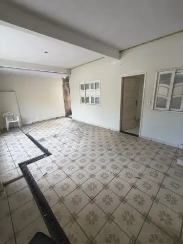 Casa com 4 quartos 2 suítes , com amplo quintal em Cocal .