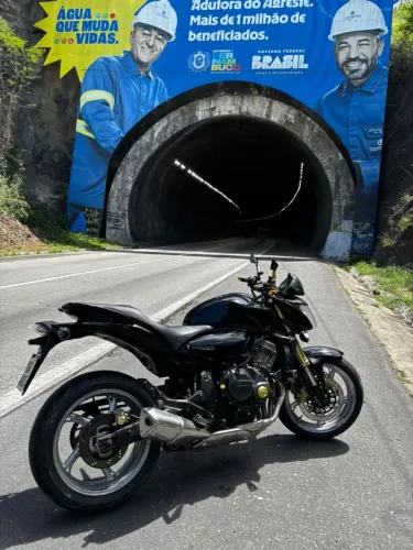 Vendo ou troco Hornet 2009