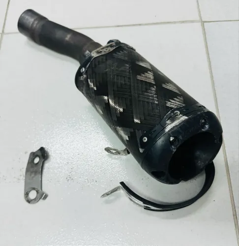 Ponteira em carbono Kawasaki ZX 6R 2011/2012 Usada