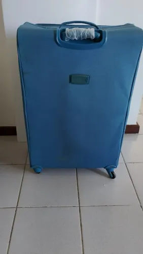 Doação de mala de viagem grande azul (entrega somente em Camaçari)