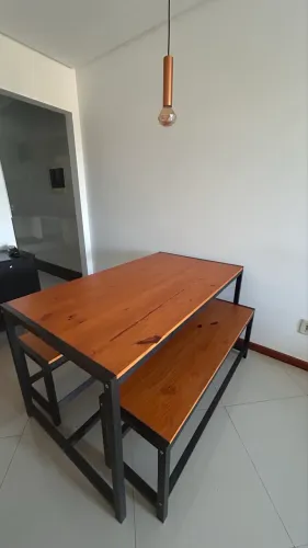 Conjunto Mesa Loft 4 Lugares com 2 Bancos - Estilo Industrial | Excelente Estado!