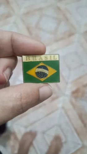 Broche foleado a ouro Brasil.