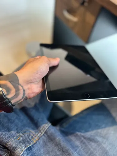 iPad 5ª geração Wi-Fi / celular 64GB