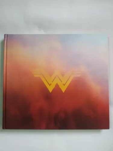 Livro Wonder Woman: the Art and Making of the Film