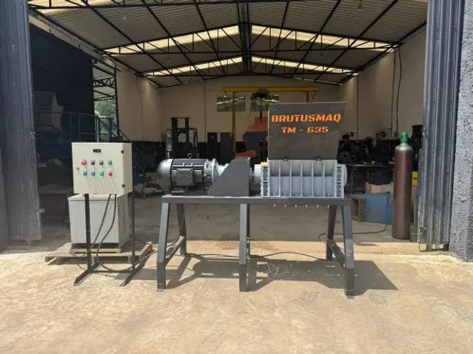 Triturador de madeira contaminada com pregos e grampos TM-635