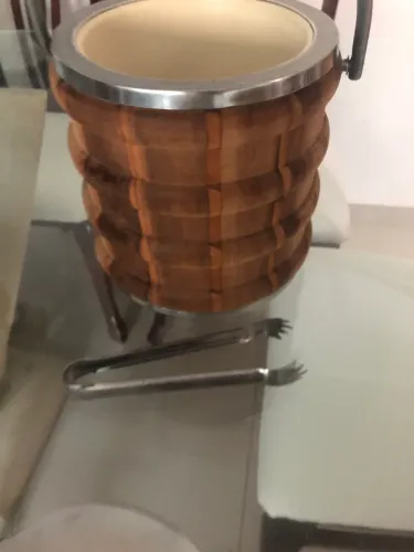 Balde de Gelo Revestido de Madeira Tampa de Inox Pegador de Gelo 2L.