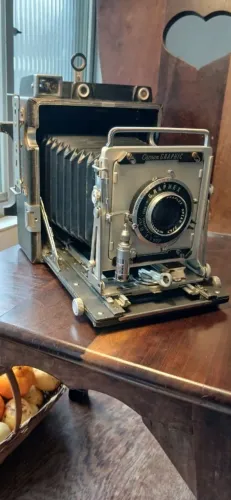 Máquina Fotográfica Graflex Crown 5X4 com tripé antigo