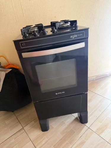 Fogão 4 Bocas Atlas Agile Glass com Mesa De Vidro A Gás e Forno de 48 Litros Preto Bivolt