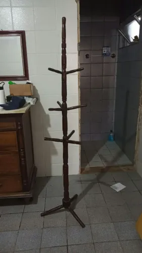 Tripé Cabideiro em Madeira Maciça