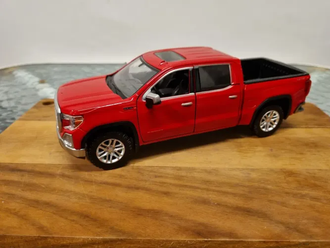 Miniatura Motormax GMC Sierra 1500 SLT 2019 escala 1:24