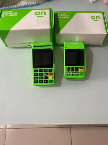 Vendo duas maquininhas zerada. Acompanha carregador, e 2 bobinas cada.