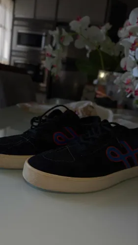 Tênis ÖUS Original - Tam. 42 - Preto com Detalhes em Azul e Vermelho