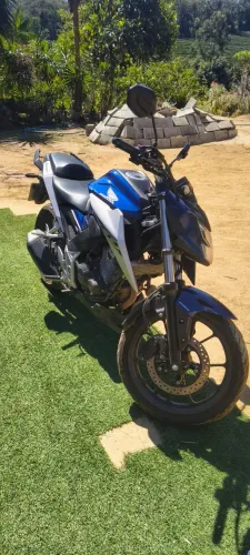 Moto quitada, apenas 6 meses de uso - excelente estado