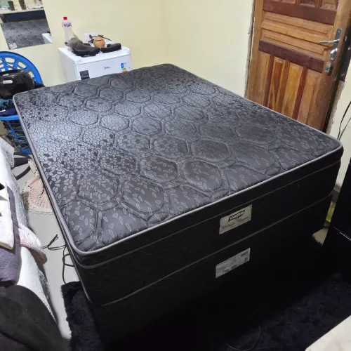 Cama Box pérola negra em excelente estado
