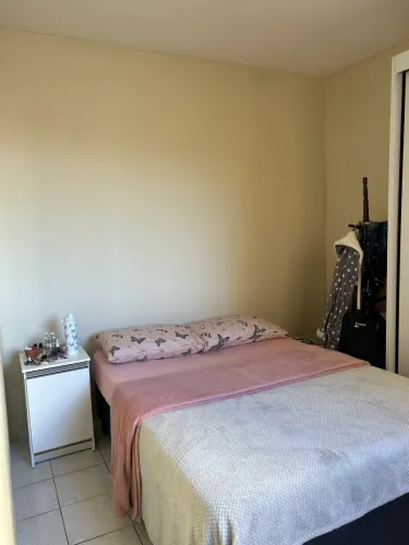 VENDO cama e criado mudo