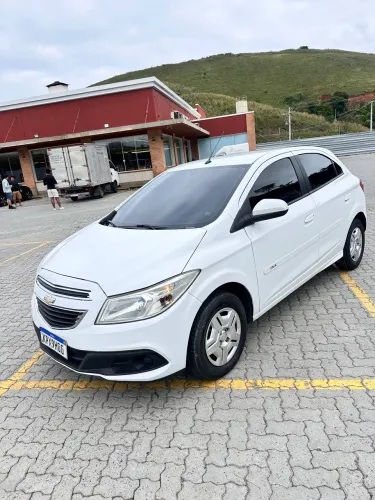 Chevrolet Onix Hatch LT 1.0 8V Flex Power Mec. 4P 2014
