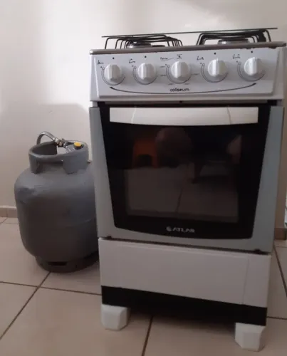 Fogão 4 bocas + vasilhame completo pronto para cozinhar . Frete grátis