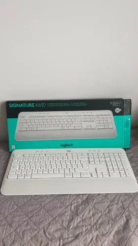 Teclado sem fio Logitech Signature K650 Branco - Com caixa, apoio de mãos