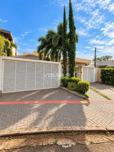 Casa térrea com piscina à venda no Bairro Jardim Mônaco em Dourados/MS