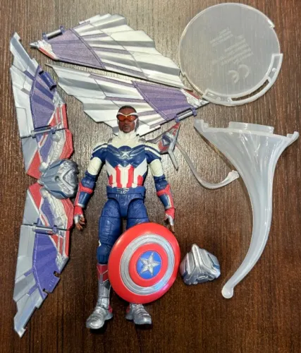 MARVEL LEGENDS SAM WILLSON CAP AMERICA+ASAS BAF COMPLETO