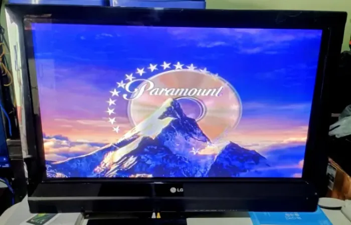 TV LG 32 Bivolt, Não é SMART e não tem conversor Ditival - HDMI, RCA, USB e VGA 