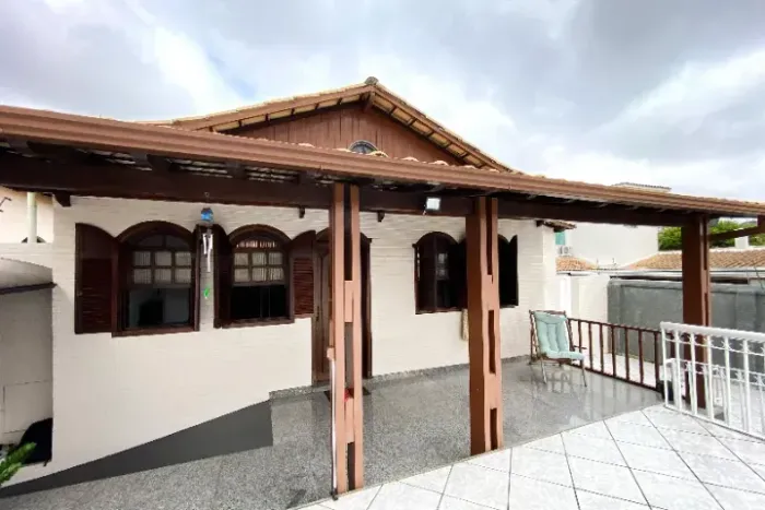 Casa 250m2 - 4 quartos - João Pinheiro