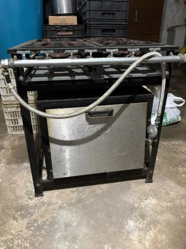 Fogão industrial 4 bocas com forno