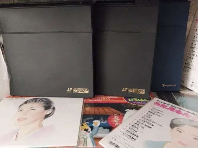 3 estojos de LP digital Karaoke com280 musicas. Seminovos.