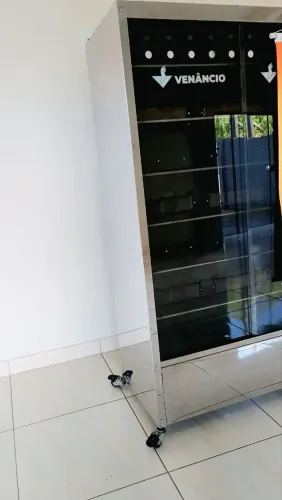 Máquina de frango assado