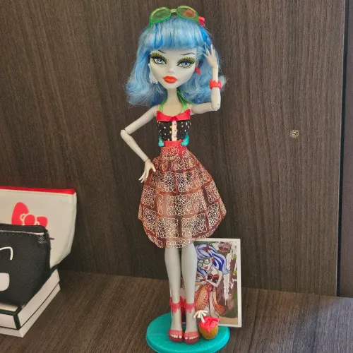 Boneca Monster High Ghoulia Yelps Skull Shores Completa