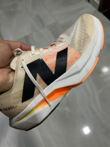 Tênis New Balance Rebel V4